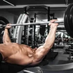 Supino reto: O exercício fundamental para força, hipertrofia e técnica perfeita.